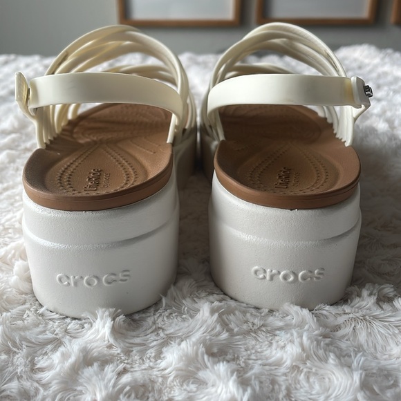 🛍️Crocs Women's Cream Sandals🛍️ size 7 - Picture 4 of 7